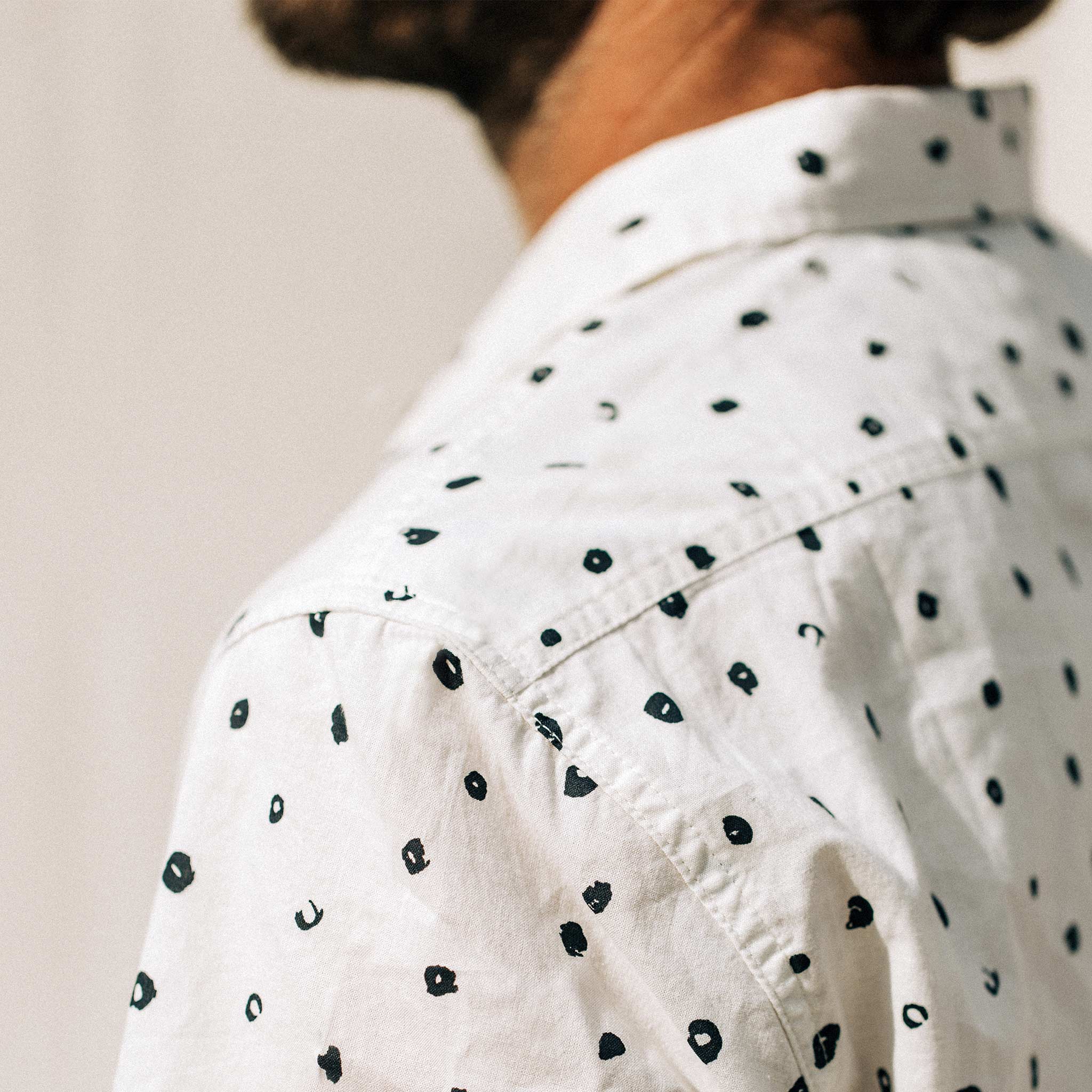 The Short Sleeve Hawthorne in Brush Dot - Image 4