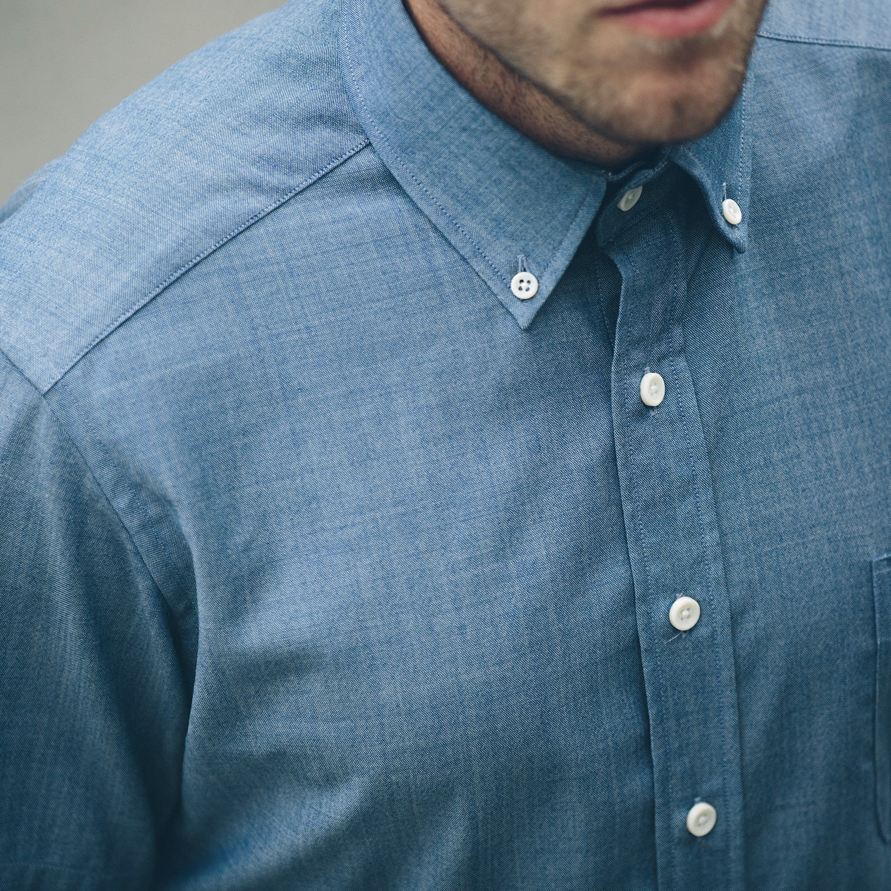 The Short Sleeve Jack in Sky Blue Chambray - Image 4