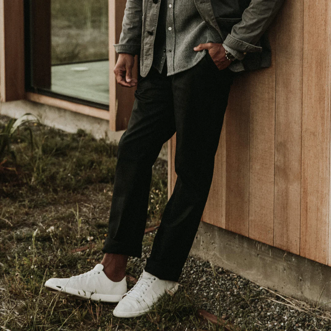 The Slim Chino in Organic Coal - Image 4