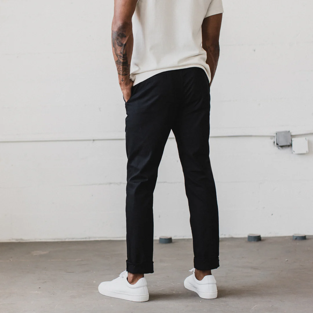 The Slim Chino in Organic Coal - Image 5