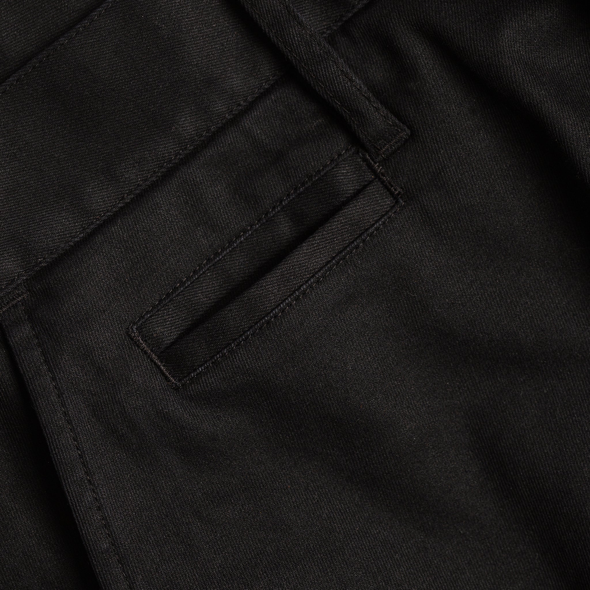 The Slim Chino in Organic Coal - Image 7