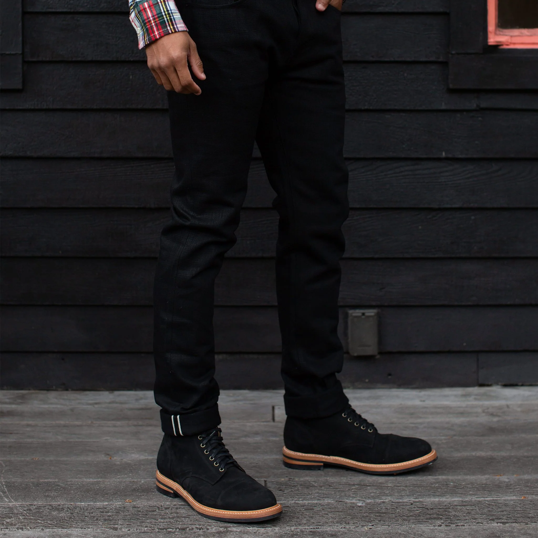The Slim Jean in Black Selvage - Image 4
