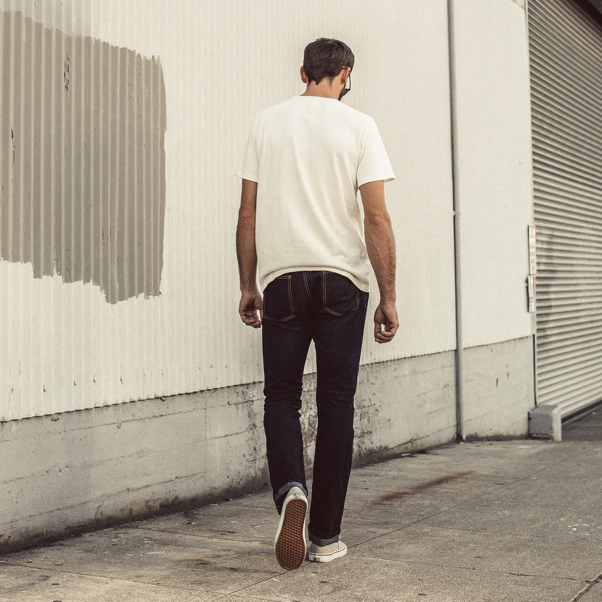 The Slim Jean in Sol Selvage - Image 10