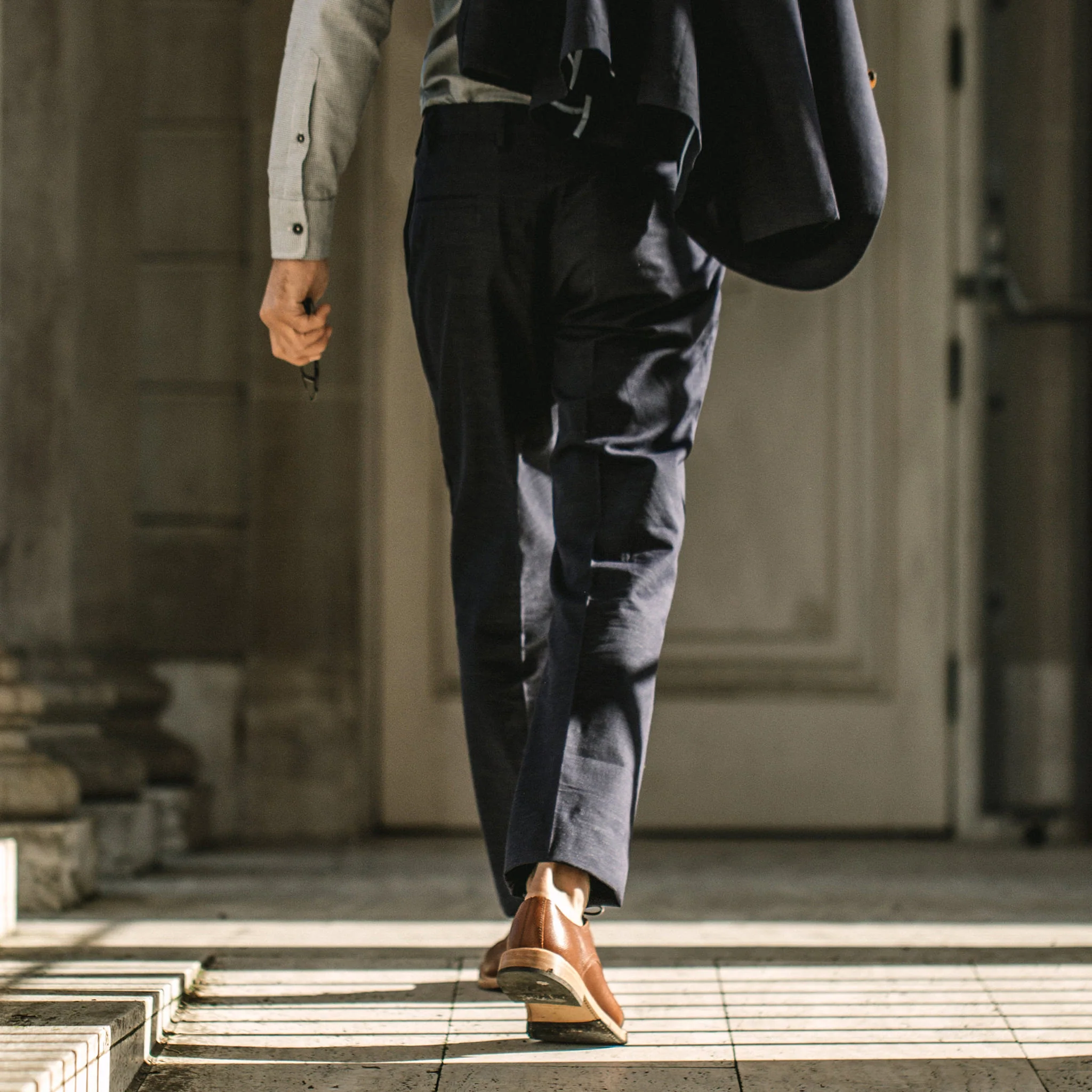 The Telegraph Trouser in Navy Slub - Image 5