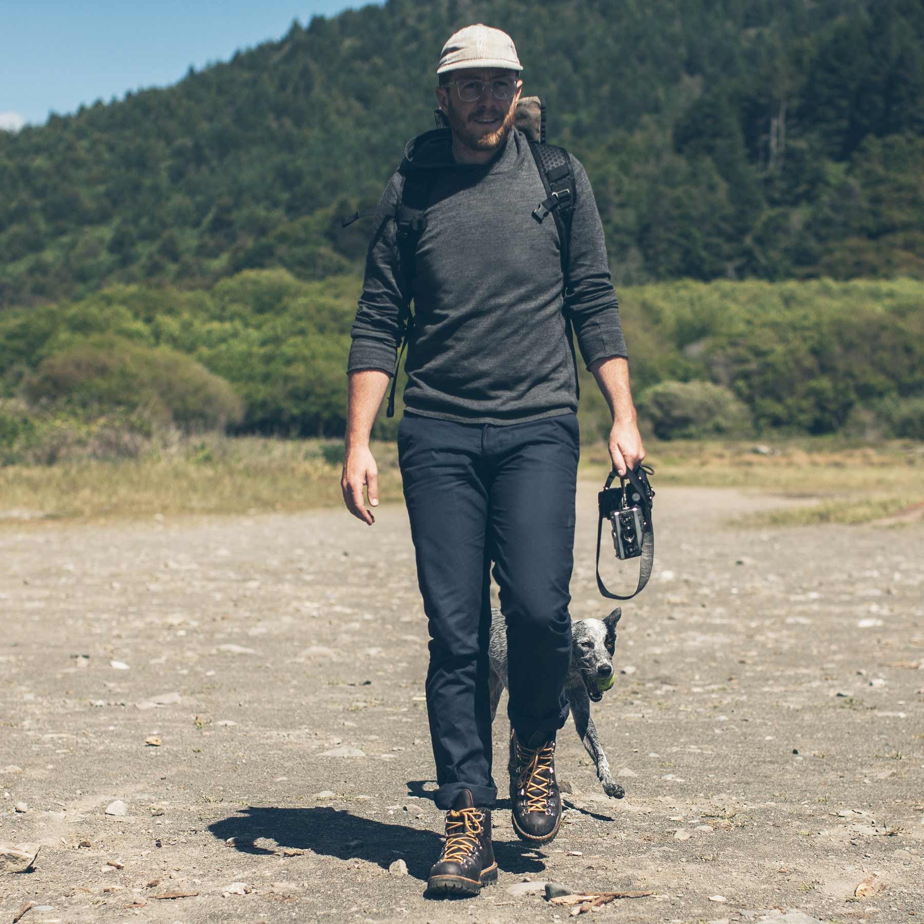 The Travel Chino in Navy - Image 2