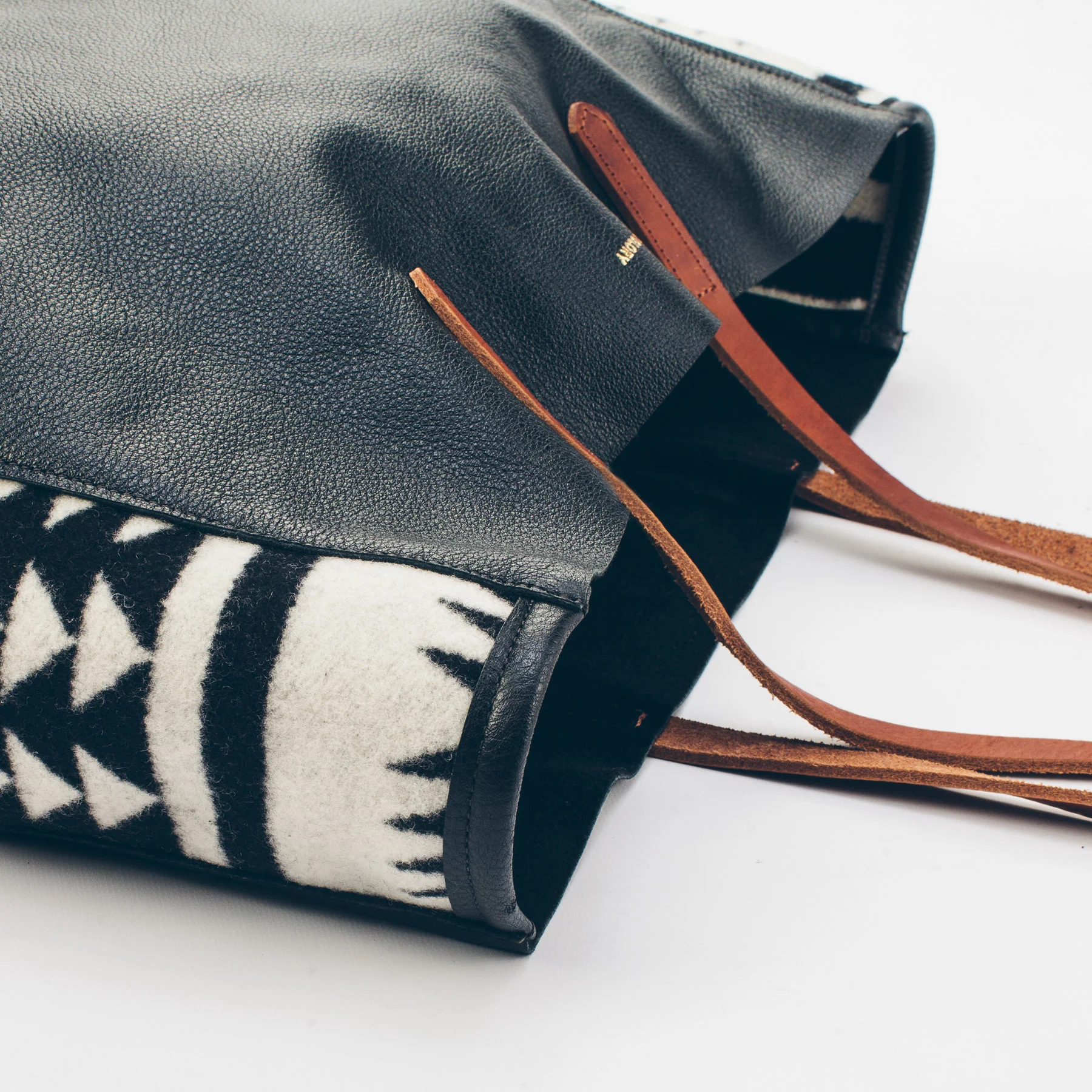 The Walking Rock Tote in Pendleton Wool - Image 4