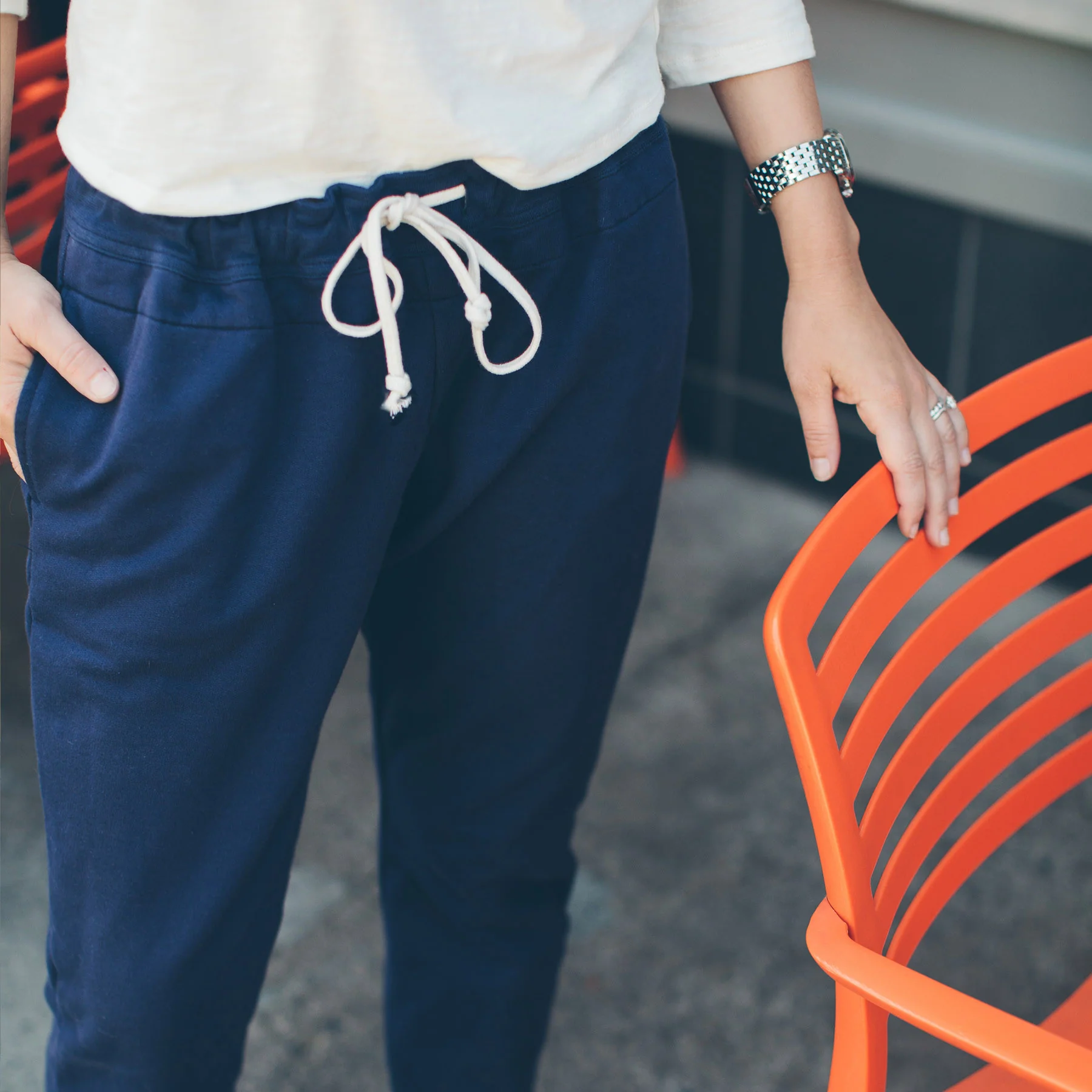 The Weekend Pant in Navy - Image 3