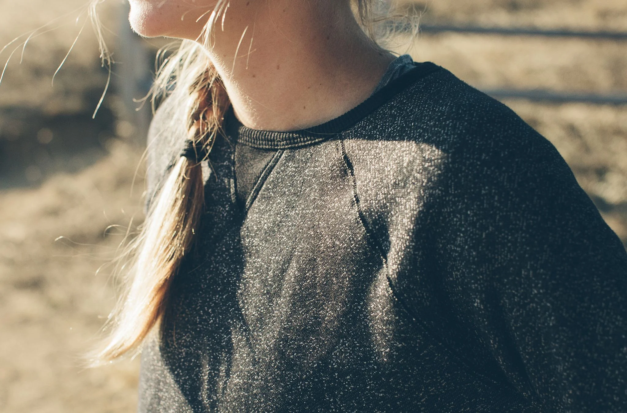 The Women's Apres Crewneck in Salt and Pepper Fleece - Image 7