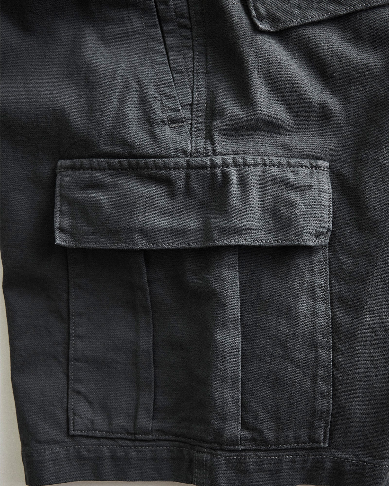 The Tommie Short in Faded Black Broken Twill - Image 7