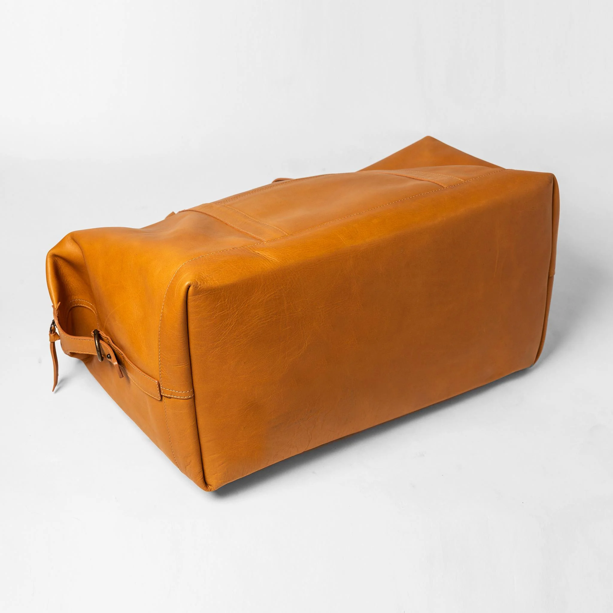 The Weekender Duffle Bag in Saddle Tan - Image 7