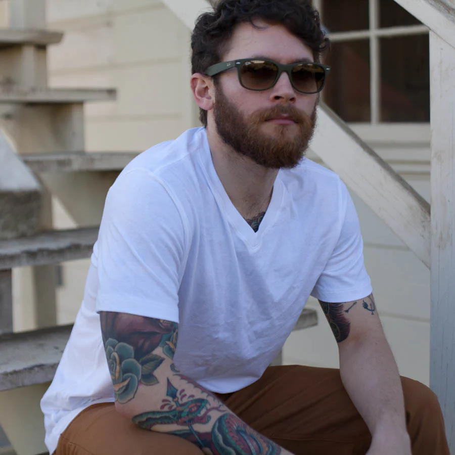 The V-Neck Tee in White - Image 4